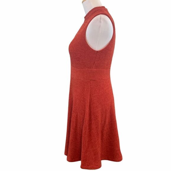 Hem & Thread rust ribbed lightweight sweater dress - Picture 2 of 9